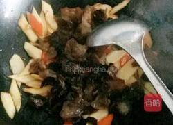 山药胡萝卜炒木耳的做法图解7