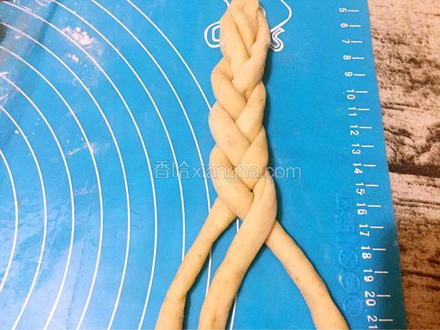 然后象绑辫子那样编