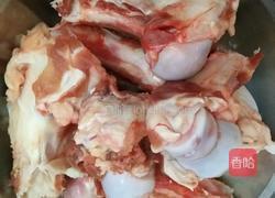 筒骨汤的做法图解1