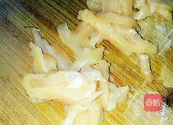 绿豆芽炒肉的做法图解1