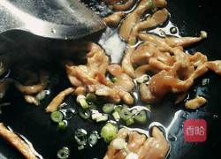 绿豆芽炒肉的做法图解6