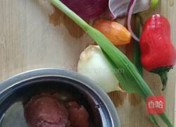 里脊肉片炒时蔬的做法图解1