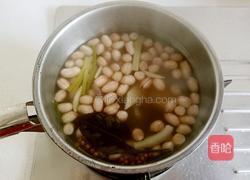 凉拌芹菜花生米胡萝卜的做法图解3