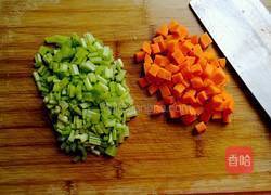 凉拌芹菜花生米胡萝卜的做法图解4