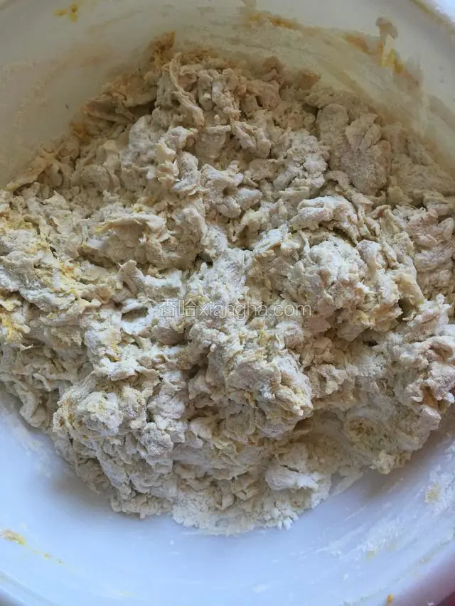 加水搅拌成棉絮状。