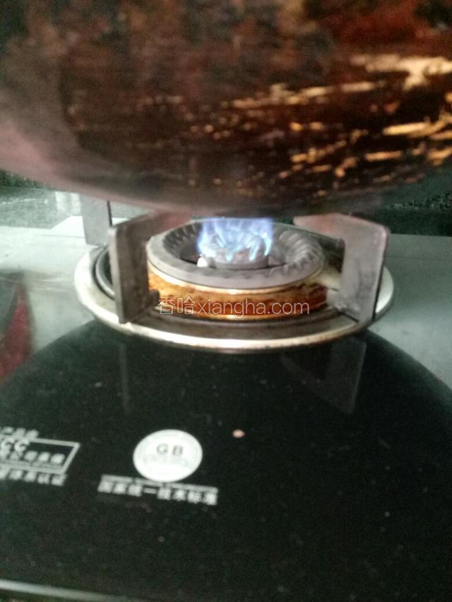 开始炸第二锅的时候把火调到最小