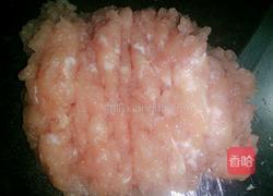 炸芹菜肉丸的做法图解1
