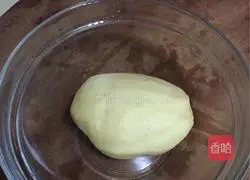 Illustration of how to make Christmas pine cone mashed potatoes 1