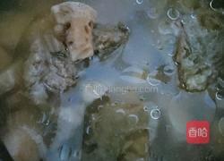 猪骨莲藕花生汤的做法图解3