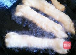炸油条的做法图解8