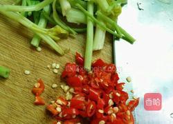 芹菜尖椒炒蛋的做法图解2