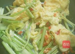 芹菜尖椒炒蛋的做法图解5