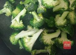 蒜蓉西兰花的做法图解1