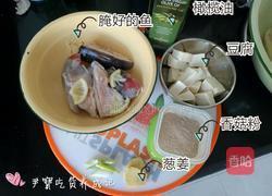 宝宝辅食三文鱼头豆腐汤的做法图解1