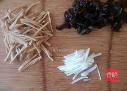 黑木耳炒黄花菜的做法图解5