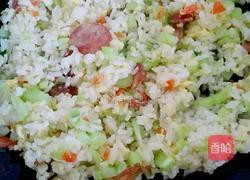 腊肠蛋煎饭的做法图解3