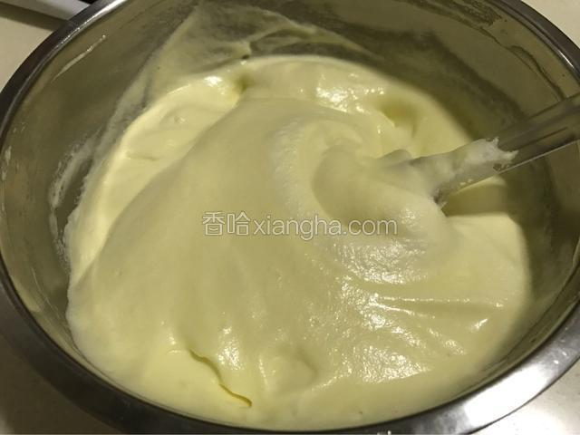 搅拌好，烤箱180度进行预热。