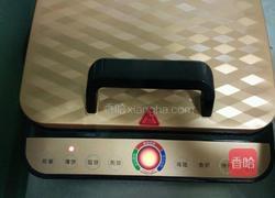 鸡蛋香肠葱花饼的做法图解3