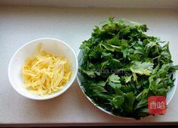 芹菜叶拌蛋皮的做法图解1