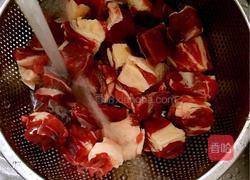 土豆烧牛腩的做法图解1