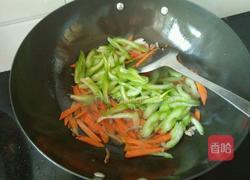 西芹胡萝卜炒肉的做法图解5