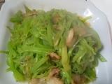 猪油渣炒莴苣丝的做法[图]