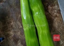 猪油渣炒莴苣丝的做法图解1