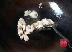 猪油渣炒莴苣丝的做法图解3