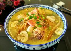 金华火腿菌菇炖鸡汤