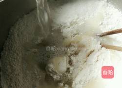 小熊煎锅版韭菜盒子的做法图解1