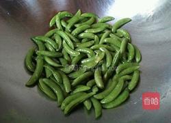 香肠炒豆的做法图解4