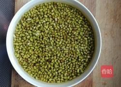 油栗绿豆沙冰皮月饼的做法图解4