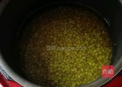 油栗绿豆沙冰皮月饼的做法图解5