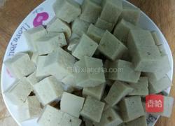 香菇炒冻豆腐的做法图解1