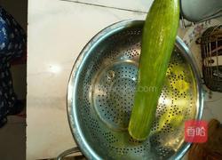 大蒜炒丝瓜的做法图解1