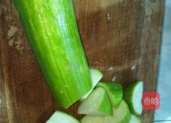 大蒜炒丝瓜的做法图解3