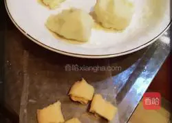 Illustration of how to make mashed potato instant cheese balls 4