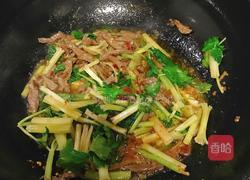 芹菜炒牛肉丝的做法图解7