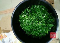 韭菜鸡蛋水煎包的做法图解2