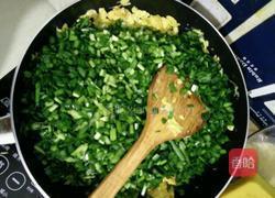 韭菜鸡蛋水煎包的做法图解5