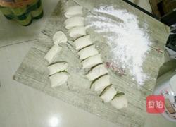 韭菜鸡蛋水煎包的做法图解6