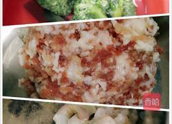 西兰花猪肉鲜虾饺的做法图解2