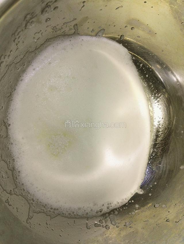 打出细泡，加入第三次糖