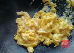 腊肠炒鸡蛋的做法图解4