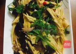 瘦肉炒木耳腐竹的做法图解8