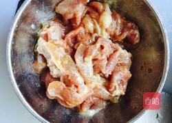 瘦肉炒木耳腐竹的做法图解2