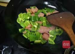 青椒炒火腿的做法图解2