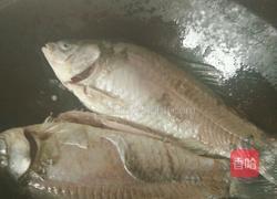 鲜嫩鲫鱼豆腐汤的做法图解1