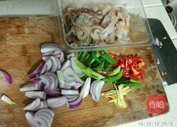 洋葱炒鱿鱼的做法图解2