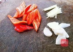 黄瓜炒香肠的做法图解2